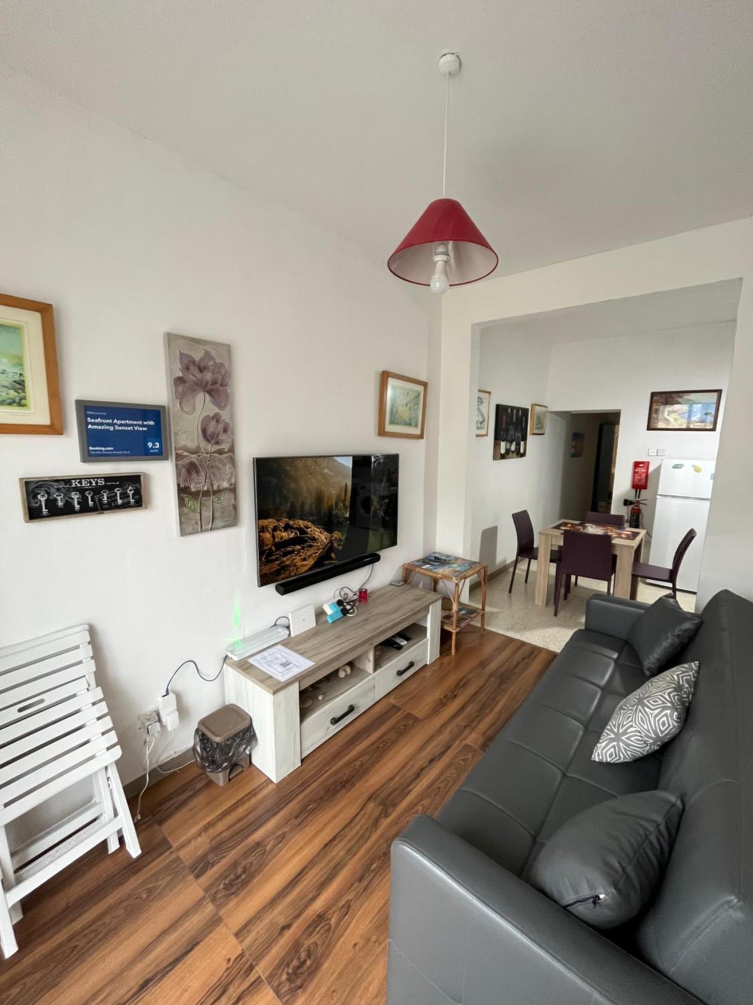 Seafront Apartment With Amazing Sunset View Xlendi Eksteriør billede